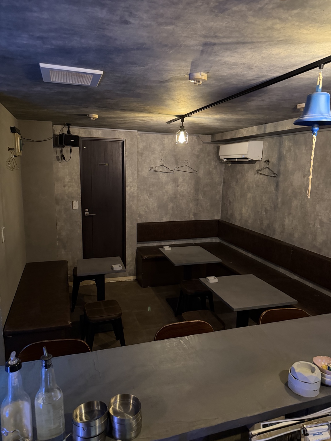 Bar Up's テーブル・ソファ席